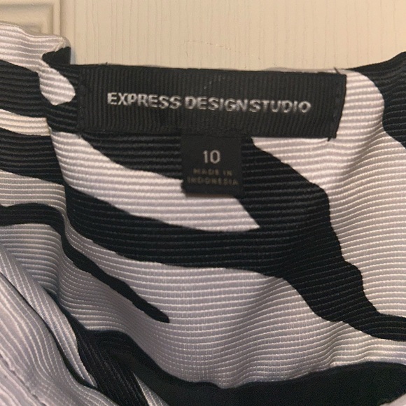 Express Design Studio Pleated Skirt - Picture 2 of 8